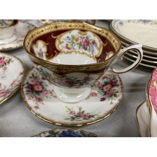 966 - A COLLECTION OF ROYAL ALBERT TEA WARE ITEMS, OLD COUNTRY ROSES ETC