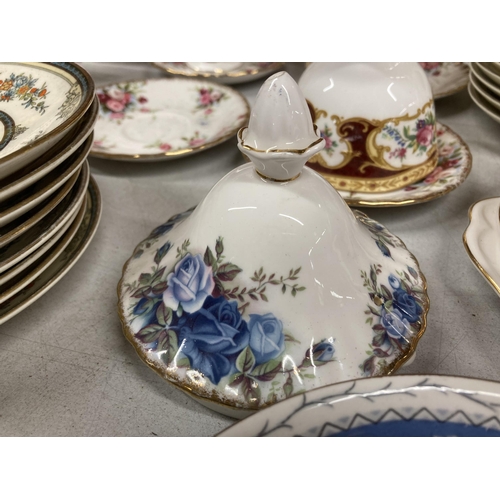 966 - A COLLECTION OF ROYAL ALBERT TEA WARE ITEMS, OLD COUNTRY ROSES ETC