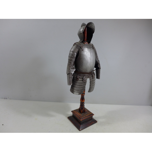 314 - A MINIATURE REPLICA SUIT OF 17TH CENTURY ARMOUR ON A WOODEN STAND, HEIGHT 42.5CM