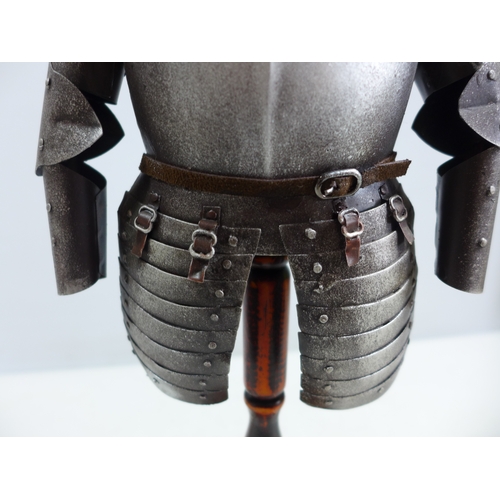 314 - A MINIATURE REPLICA SUIT OF 17TH CENTURY ARMOUR ON A WOODEN STAND, HEIGHT 42.5CM