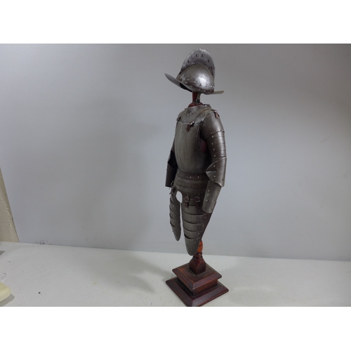 315 - A MINIATURE REPLICA SUIT OF 17TH CENTURY ARMOUR ON A WOODEN STAND, HEIGHT 56CM