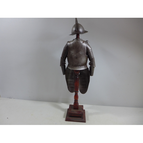 315 - A MINIATURE REPLICA SUIT OF 17TH CENTURY ARMOUR ON A WOODEN STAND, HEIGHT 56CM