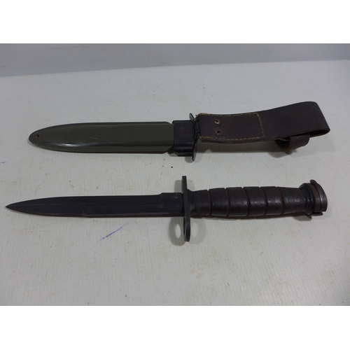 322 - A U.S. M8A1 BAYONET AND SCABBARD, 16.5CM BLADE, LENGTH 32CM