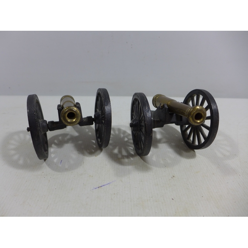 324 - A PAIR OF NON FIRING MODEL NAPOLEONIC WAR CANNONS, 12.5CM BARRELS, LENGTH 19CM