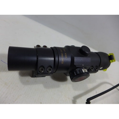 338 - AN ELECTRO-DOT SIGHT, WIDE ANGLE, LENGTH 17CM, PAIR OF BINOCULAR SPECTACLES (2)