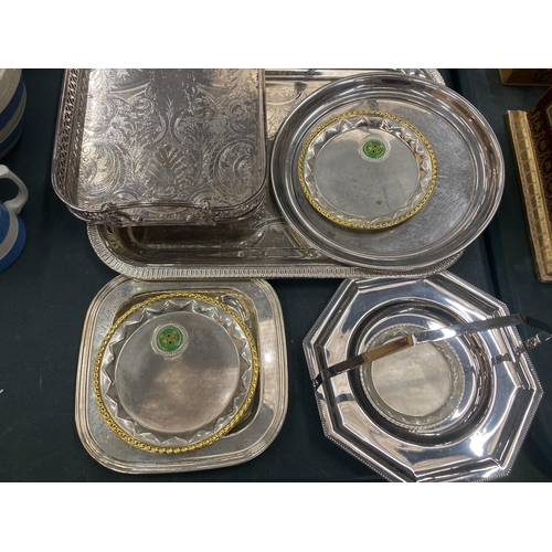 146 - A QUANTITY OF SILVER PLATED ITEMS TO INCLUDE THREE TRAYS, SALVERS, ETC