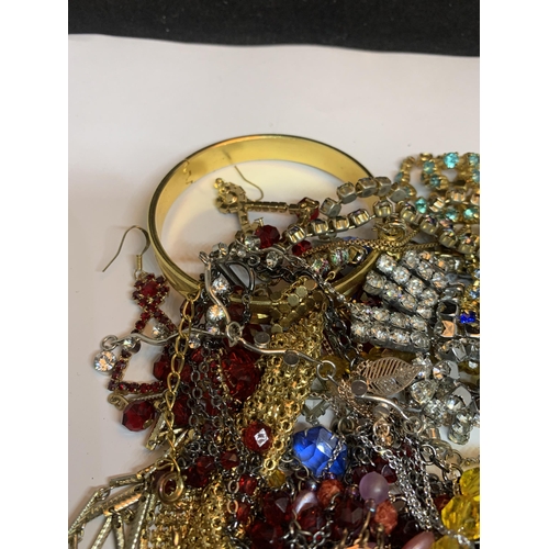 631 - A LARGE QUANTITY OF COSTUME JEWELLERY