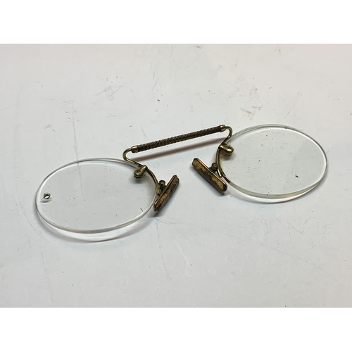 635 - A PAIR OF VINTAGE PINCE NEZ IN A CASE MARKED WOOTEN AND WEBB LUTON