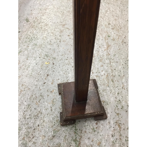 1046 - A 1930'S ART DECO WOODEN CIGARETTE STAND