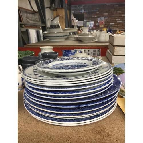 1064 - A LARGE QUANTITY OF CERAMICS TO INCLUDE PLATES, JUGS, VASES, ETC