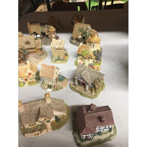 1065 - A COLLECTION OF LILLIPUT LANE COTTAGES, SOME A/F - 17 IN TOTAL