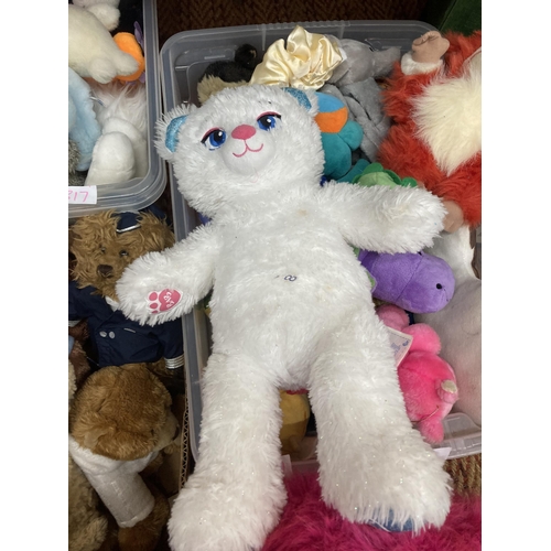 817 - A LARGE QUANTITY OF TEDDY BEARS AND FURTHER PLUSH TOYS