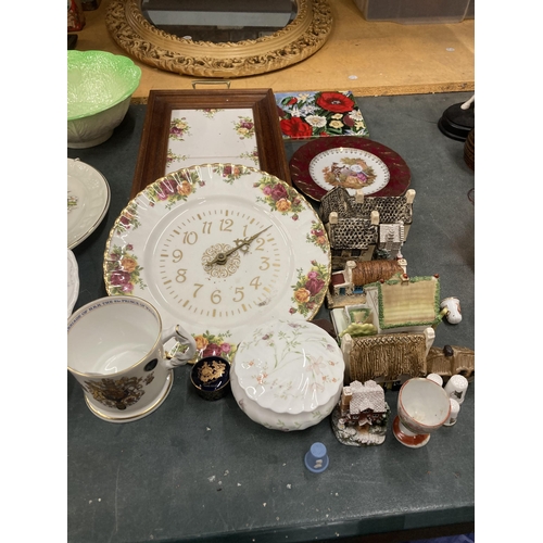 828 - A COLLECTION OF CERAMIC COTTAGES, ROYAL ALBERT 'OLD COUNTRY ROSES' CLOCK AND TRAY, TRINKET BOX, ETC