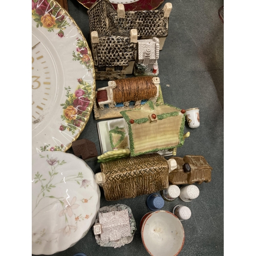 828 - A COLLECTION OF CERAMIC COTTAGES, ROYAL ALBERT 'OLD COUNTRY ROSES' CLOCK AND TRAY, TRINKET BOX, ETC