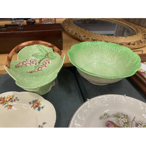 829 - A QUANTITY OF CABINET PLATES, CABBAGE LEAF BOWLS, A SADLER GINGER JAR, ETC