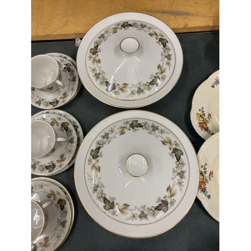 830 - A ROYAL DOULTON 'LARCHMONT' PART DINNER SERVICE TO INCLUDE SERVING TUREENS, VARIOUS SIZES OF PLATES,... 