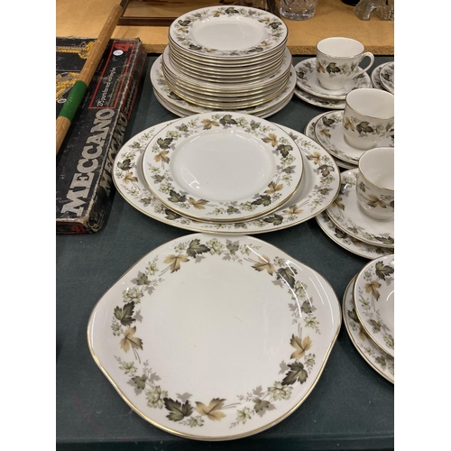 830 - A ROYAL DOULTON 'LARCHMONT' PART DINNER SERVICE TO INCLUDE SERVING TUREENS, VARIOUS SIZES OF PLATES,... 