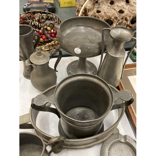 852 - A LARGE QUANTITY OF VINTAGE PEWTER TO INCLUDE ARTS AND CRAFTS, BOWLS, A TEASET, VASES, JUGS, A TRAY,... 