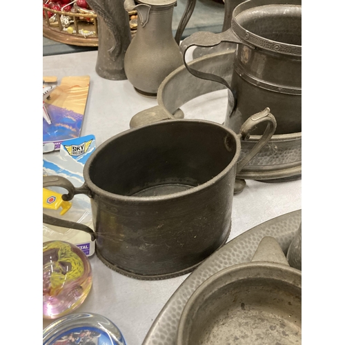 852 - A LARGE QUANTITY OF VINTAGE PEWTER TO INCLUDE ARTS AND CRAFTS, BOWLS, A TEASET, VASES, JUGS, A TRAY,... 