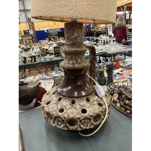 869 - A 1970'S WEST GERMAN FAT LAVA FLOOR LAMP WITH SHADE, HEIGHT TO THE BULB APPROX 52CM