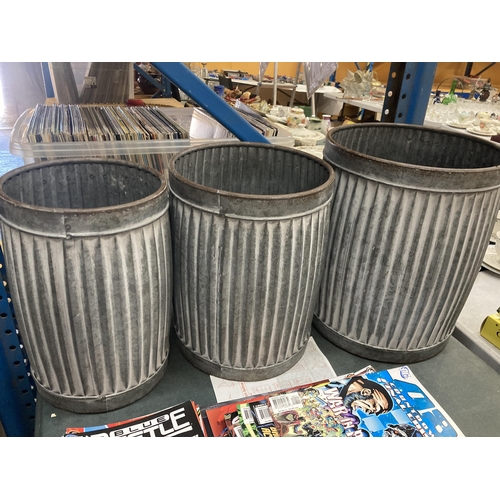 872 - THREE VINTAGE STYLE DOLLY TUBS IN GRADUATING SIZES, THE LARGEST 36CM HIGH AND 30CM DIAMETER, THE SMA... 