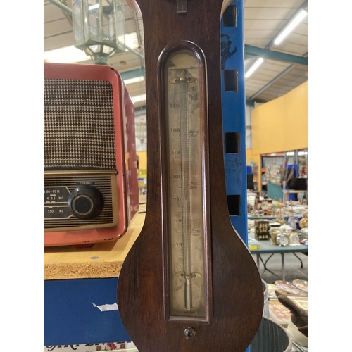 873 - A LARGE VINTAGE MAHOGANY CASED BAROMETER WITH TEMPERATURE GAUGE, LENGTH 108CM