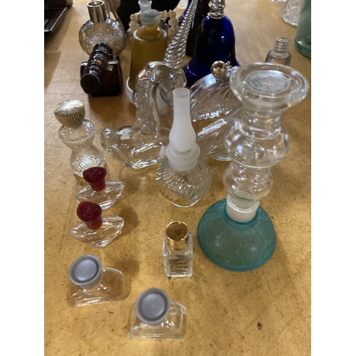 876 - A COLLECTION OF AVON GLASS PERFUME BOTTLES