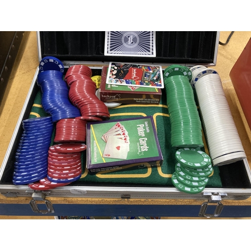 892 - A POKER SET WITH CHIPS, MAT AND PLAYING CARDS IN A CASE