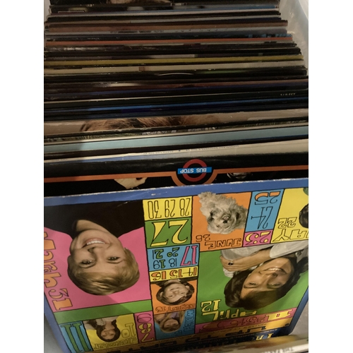 895 - A LARGE QUANTITY OF VINYL LP RECORDS TO INCLUDE JOHNNY MATHIS, BARRY MANILOW, MICHAEL JACKSON, THE M... 