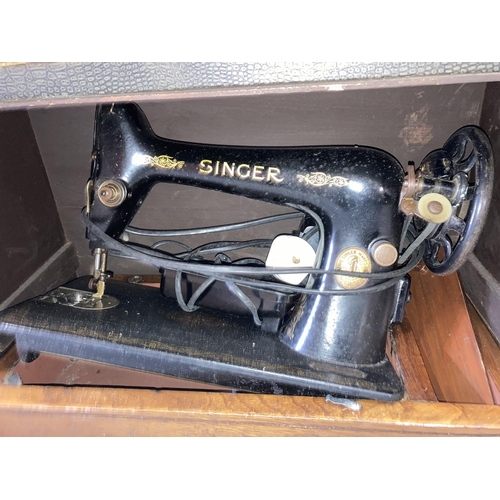 896 - A VINTAGE SINGER SEWING MACHINE, MODEL NO. 75070341, IN ORIGINAL BOX