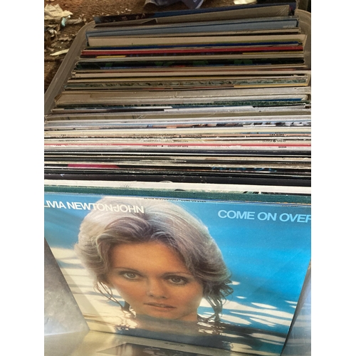 899 - A LARGE QUANTITY OF VINYL LP RECORDS TO INCLUDE PAUL SIMON, ROY ORBISON, OLIVIA NEWTON JOHN, ART GAR... 