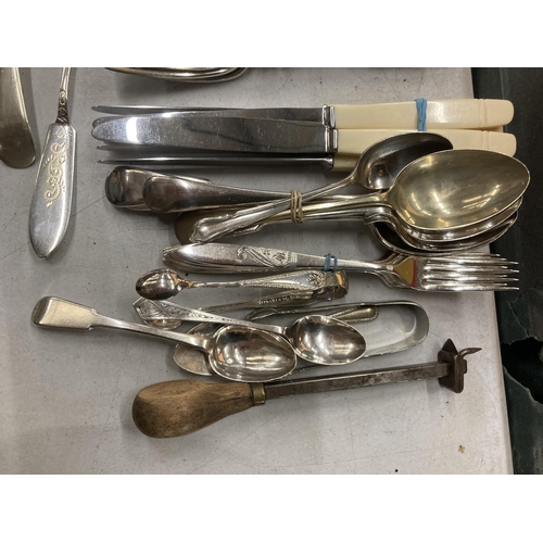 906 - A QUANTITY OF VINTAGE FLATWARE