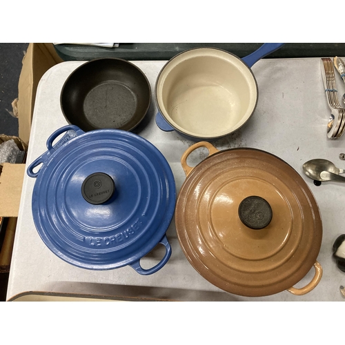 908 - FIVE PIECES OF LE CREUSET COOKWARE TO INCLUDE LIDDED CASSEROLE DISHES, A FLAN DISH AND PANS