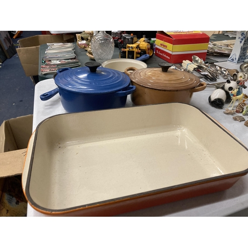 908 - FIVE PIECES OF LE CREUSET COOKWARE TO INCLUDE LIDDED CASSEROLE DISHES, A FLAN DISH AND PANS