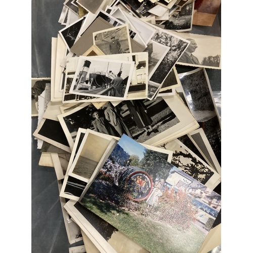 913 - A LARGE QUANTITY OF VICTORIAN PHOTOGRAPHS