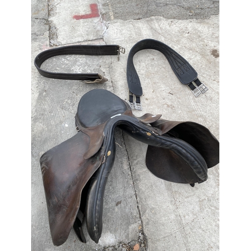 2047 - A VINTAGE LEATHER HORSE RIDING SADDLE