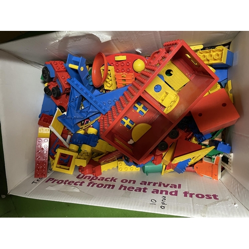 1083 - A BOX OF ASSORTED DUPLO LEGO