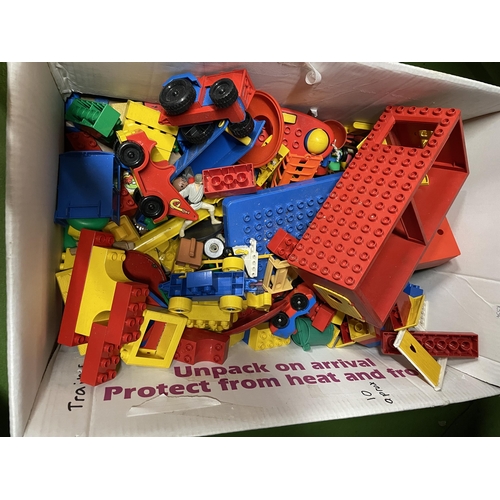 1083 - A BOX OF ASSORTED DUPLO LEGO