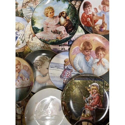 1084 - A LARGE COLLECTION OF CABINET PLATES - APPROX 26 IN TOTAL