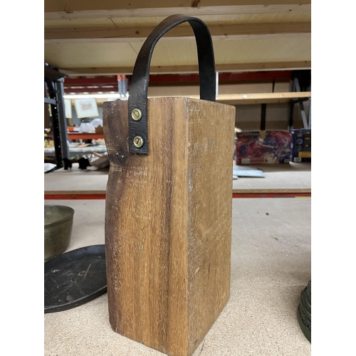 1089 - A SOLID HEAVY OAK DOORSTOP, HEIGHT 30CM