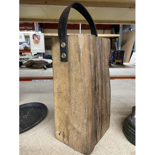 1089 - A SOLID HEAVY OAK DOORSTOP, HEIGHT 30CM