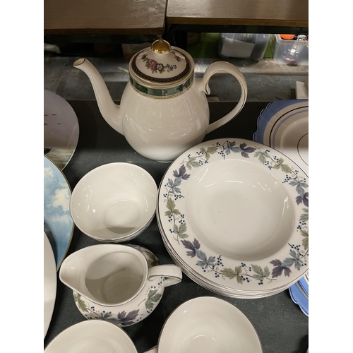 1108 - A ROYAL DOULTON 'BURGUNDY' PART TEASET TO INCLUDE BOWLS, CUPS, A CREAM JUG AND A SUGAR BOWL PLUS AN ... 