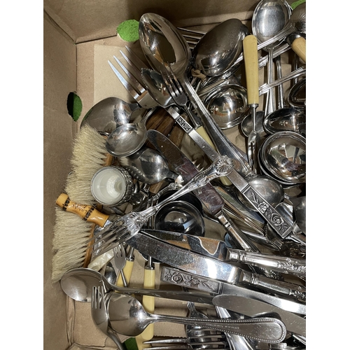 1117 - A LARGE QUANTITY OF FLATWARE