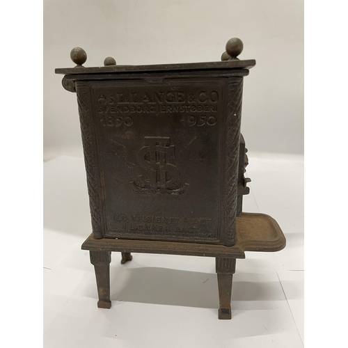 183A - A SALESMAN'S SAMPLE CAST IRON STOVE