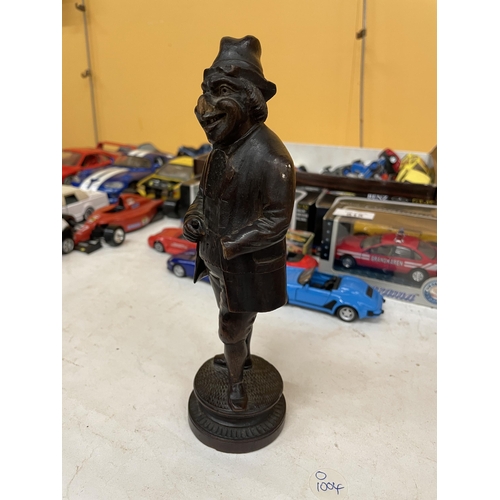 232A - A 19TH CENTURY WOODEN FIGURAL NUTCRACKER FIGURE