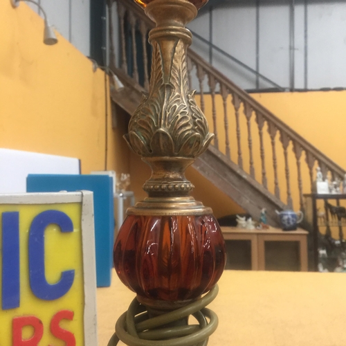 53 - A VINTAGE BRASS AND RED GLASS TABLE LAMP