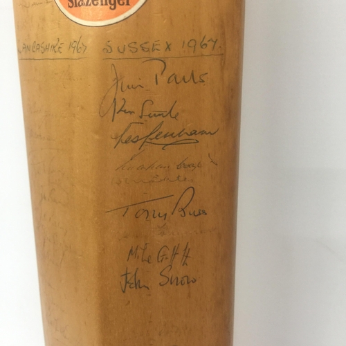 58 - A CRICKET BAT SIGNED BY HAMPSHIRE 1867, ESSEX 1967, SUSSEX 1967, LEICESTERSHIRE 1967 AND WORCESTERSH... 