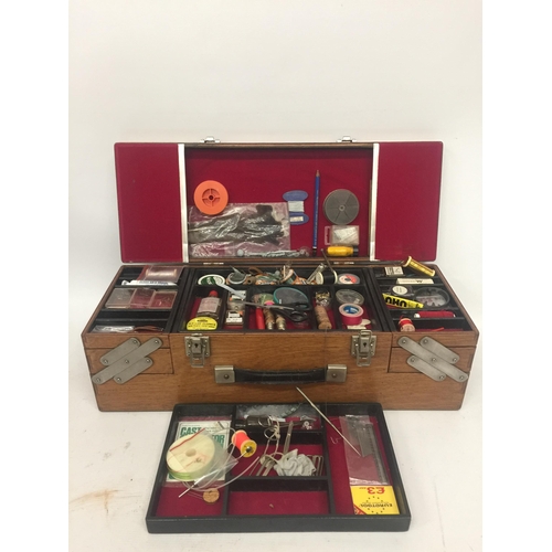 70 - A FLY FISHING FLY TYERS BOX AND CONTENTS WITH TWO INTERNAL TRAY COMPARTMENTS AND EQUIPMENT