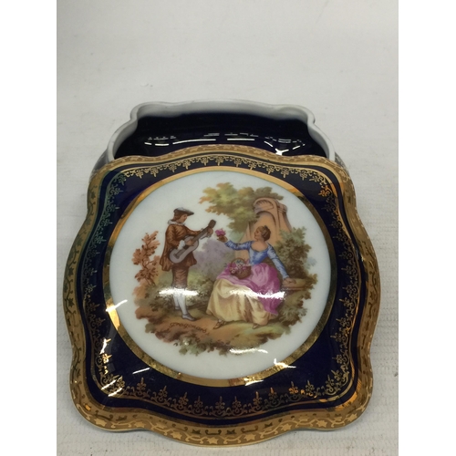 763 - A LOVELY VERITABLE PORCELAINE D'ART LIMOGES COBALT BLUE AND GOLD COURTING SCENE TRINKET BOX