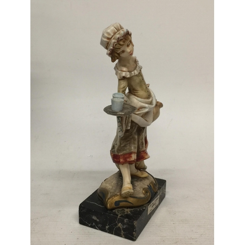 768 - A VINTAGE SIMONELLI SERVING GIRL FIGURINE ITALY ON A GENUINE CARRARA MARBLE STAND